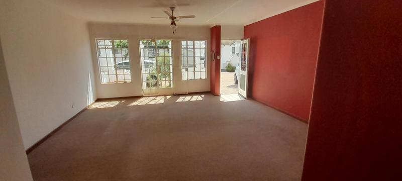 2 Bedroom Property for Sale in Die Hoewes Gauteng