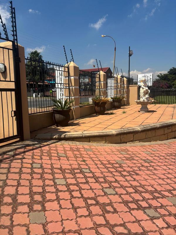 To Let commercial Property for Rent in Croydon Gauteng