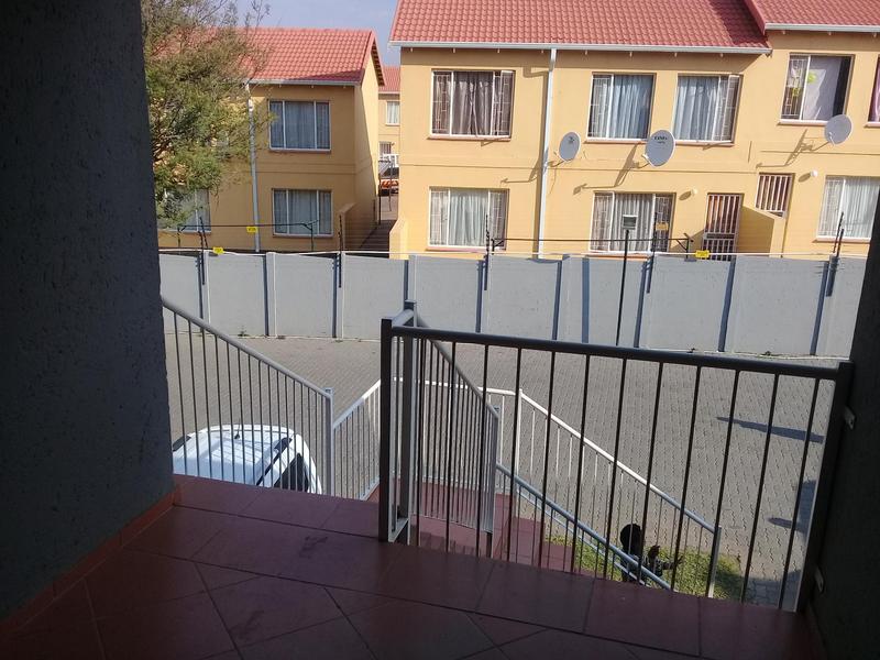 To Let 2 Bedroom Property for Rent in Groblerpark Gauteng