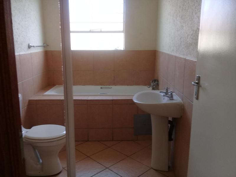 To Let 2 Bedroom Property for Rent in Groblerpark Gauteng