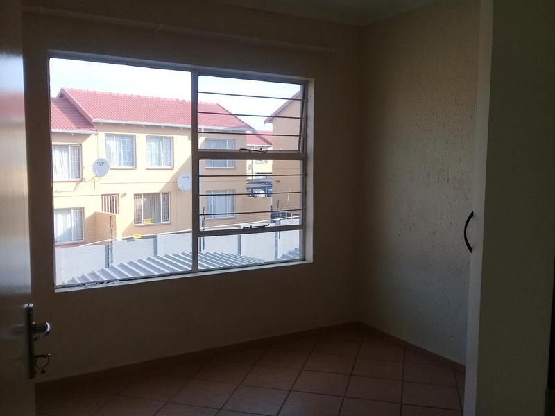 To Let 2 Bedroom Property for Rent in Groblerpark Gauteng
