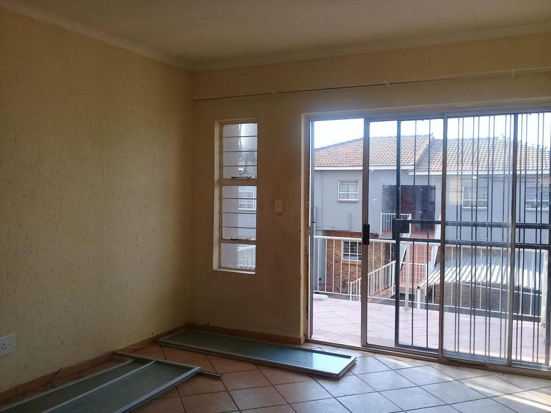 To Let 2 Bedroom Property for Rent in Groblerpark Gauteng