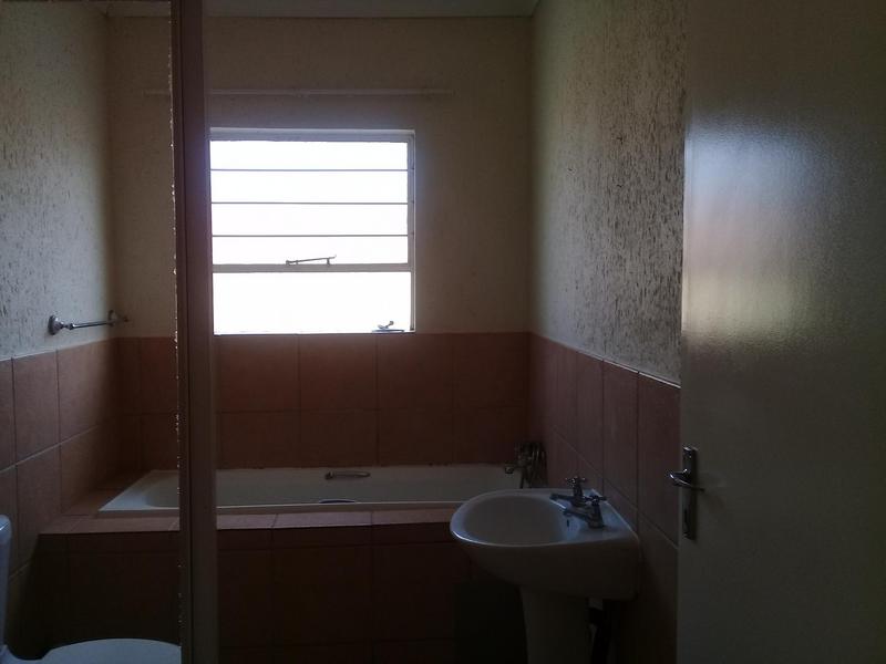 To Let 2 Bedroom Property for Rent in Groblerpark Gauteng