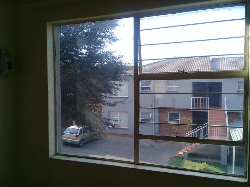 To Let 2 Bedroom Property for Rent in Groblerpark Gauteng