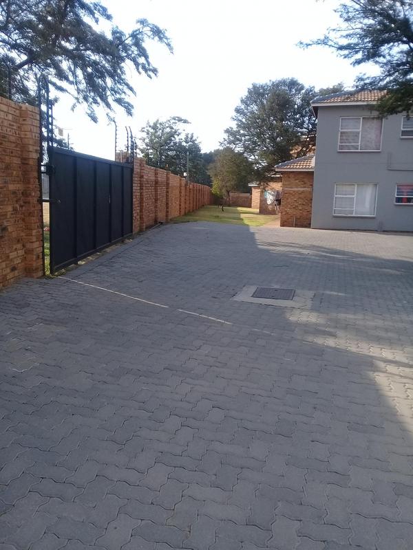 To Let 2 Bedroom Property for Rent in Groblerpark Gauteng