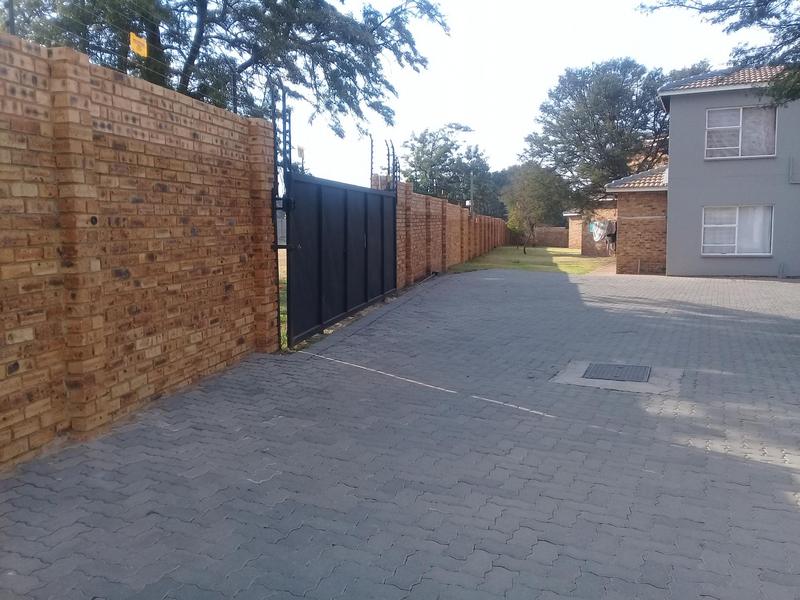 To Let 2 Bedroom Property for Rent in Groblerpark Gauteng