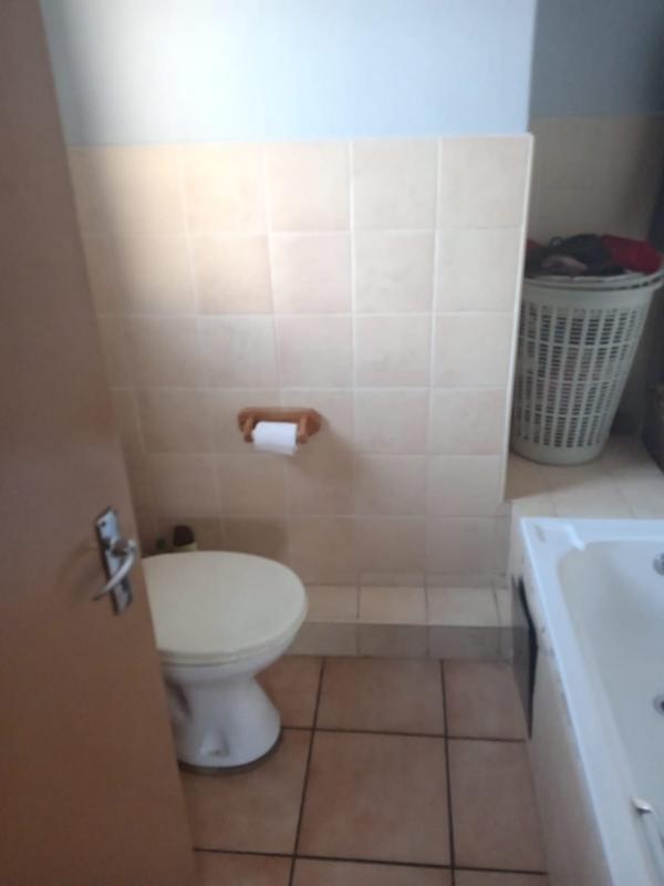 2 Bedroom Property for Sale in Crystal Park Gauteng