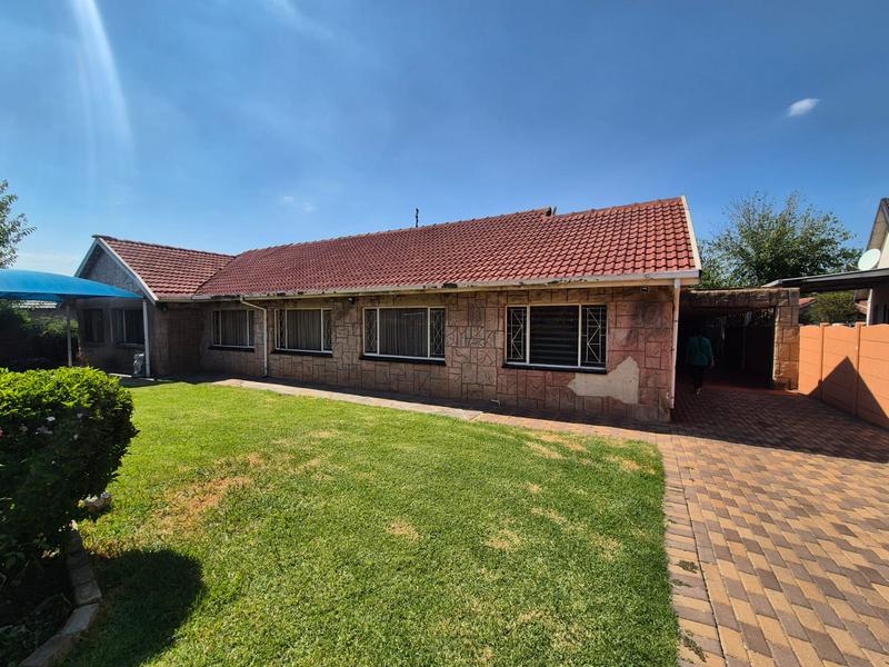 4 Bedroom Property for Sale in General Albertspark Gauteng