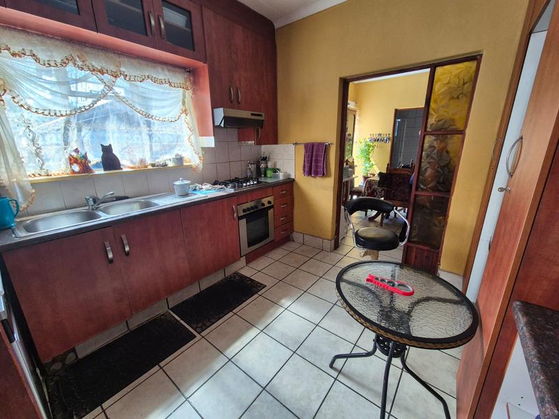 4 Bedroom Property for Sale in General Albertspark Gauteng