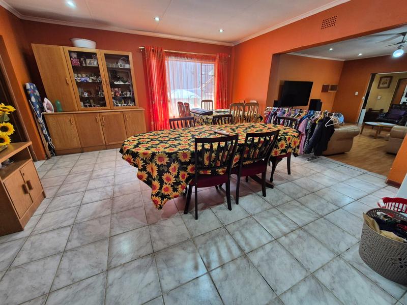 4 Bedroom Property for Sale in General Albertspark Gauteng