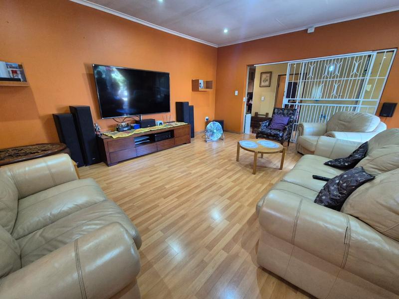 4 Bedroom Property for Sale in General Albertspark Gauteng