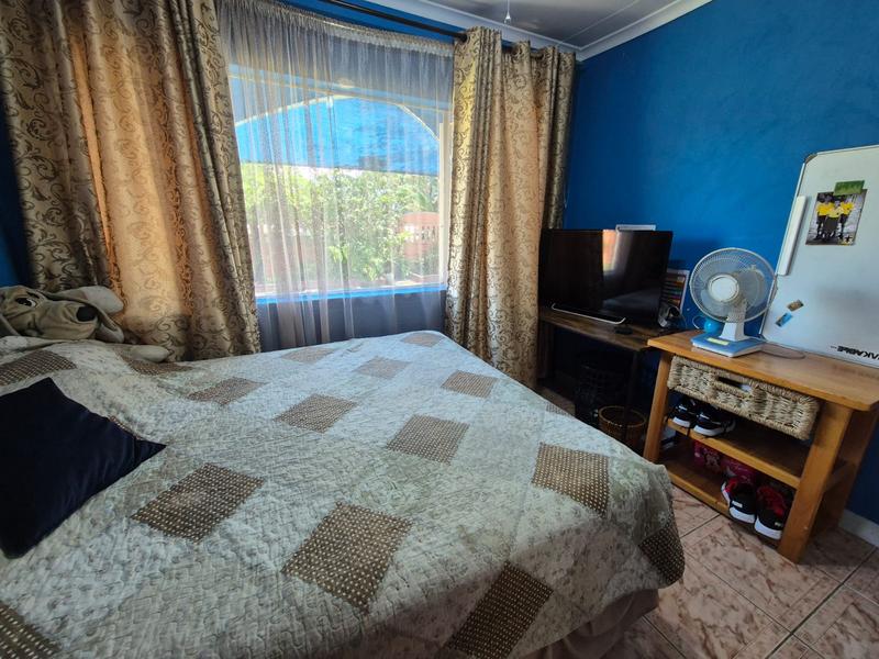 4 Bedroom Property for Sale in General Albertspark Gauteng
