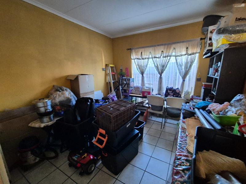 4 Bedroom Property for Sale in General Albertspark Gauteng