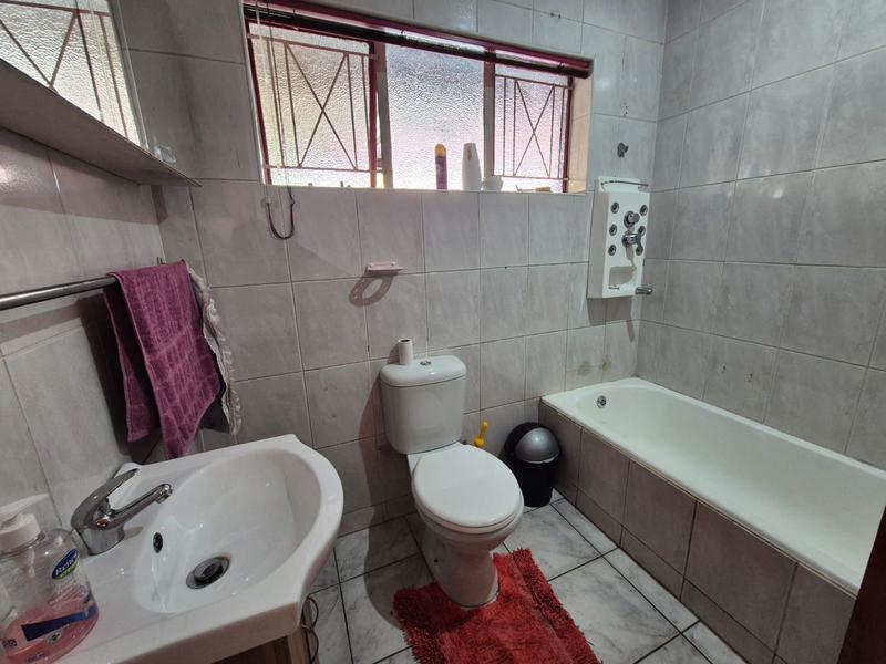 4 Bedroom Property for Sale in General Albertspark Gauteng