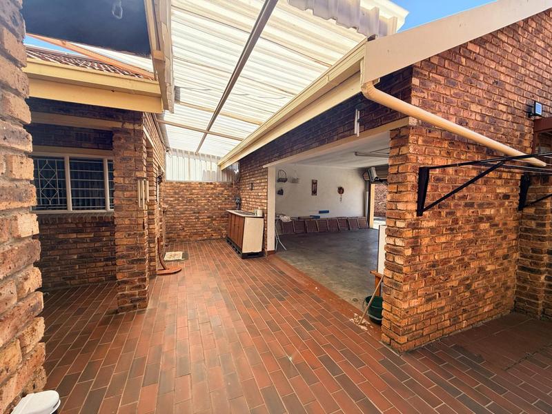 To Let 3 Bedroom Property for Rent in Birchleigh North Gauteng