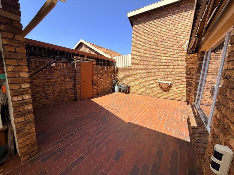 To Let 3 Bedroom Property for Rent in Birchleigh North Gauteng