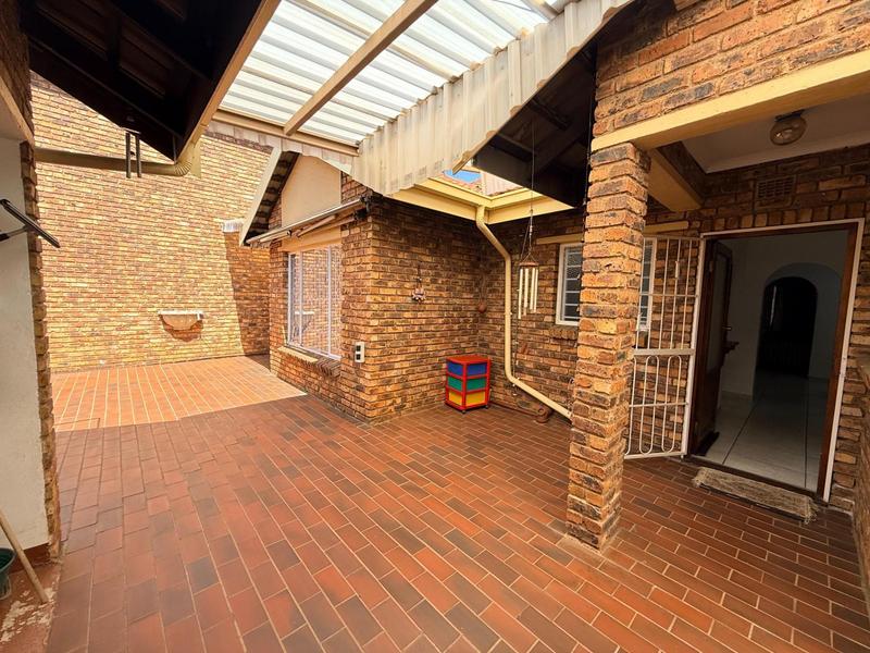 To Let 3 Bedroom Property for Rent in Birchleigh North Gauteng