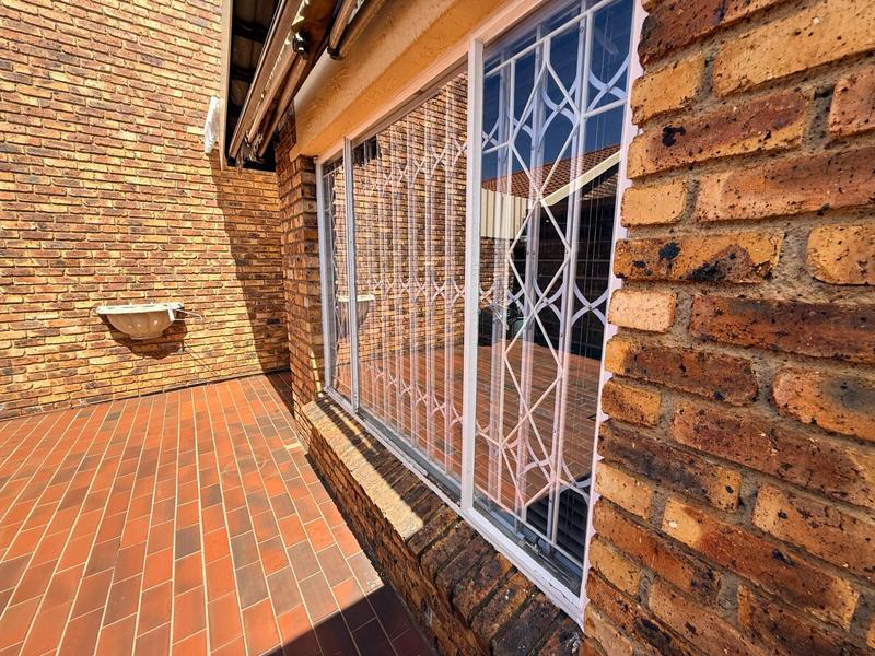 To Let 3 Bedroom Property for Rent in Birchleigh North Gauteng