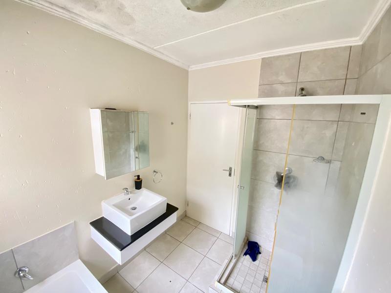To Let 3 Bedroom Property for Rent in Beverley Gauteng