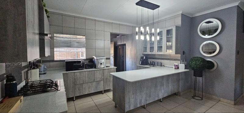 3 Bedroom Property for Sale in Three Rivers Proper Gauteng