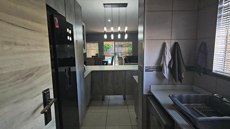 3 Bedroom Property for Sale in Three Rivers Proper Gauteng