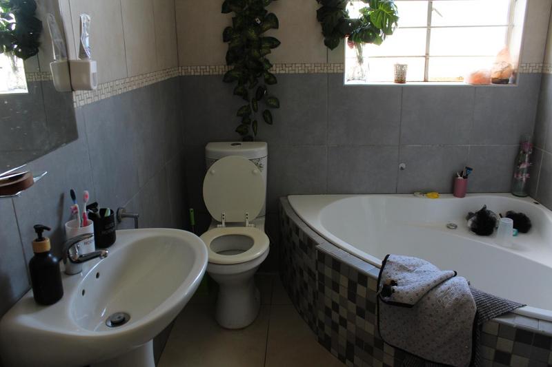 3 Bedroom Property for Sale in Rynsoord Gauteng