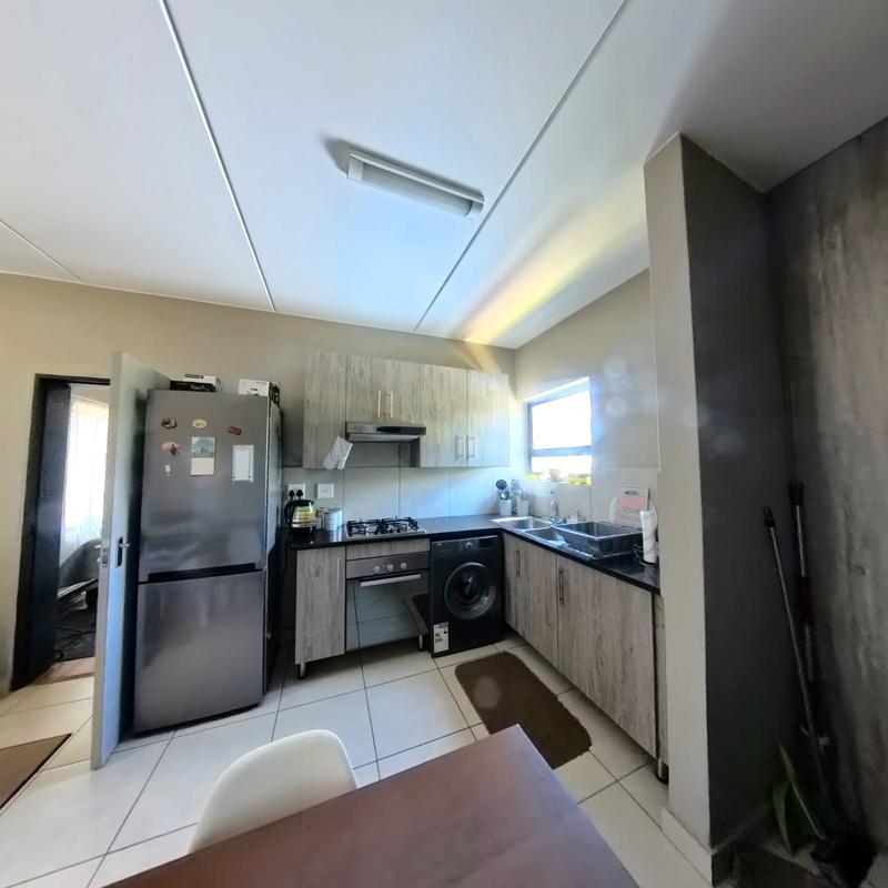 1 Bedroom Property for Sale in Glen Austin Gauteng