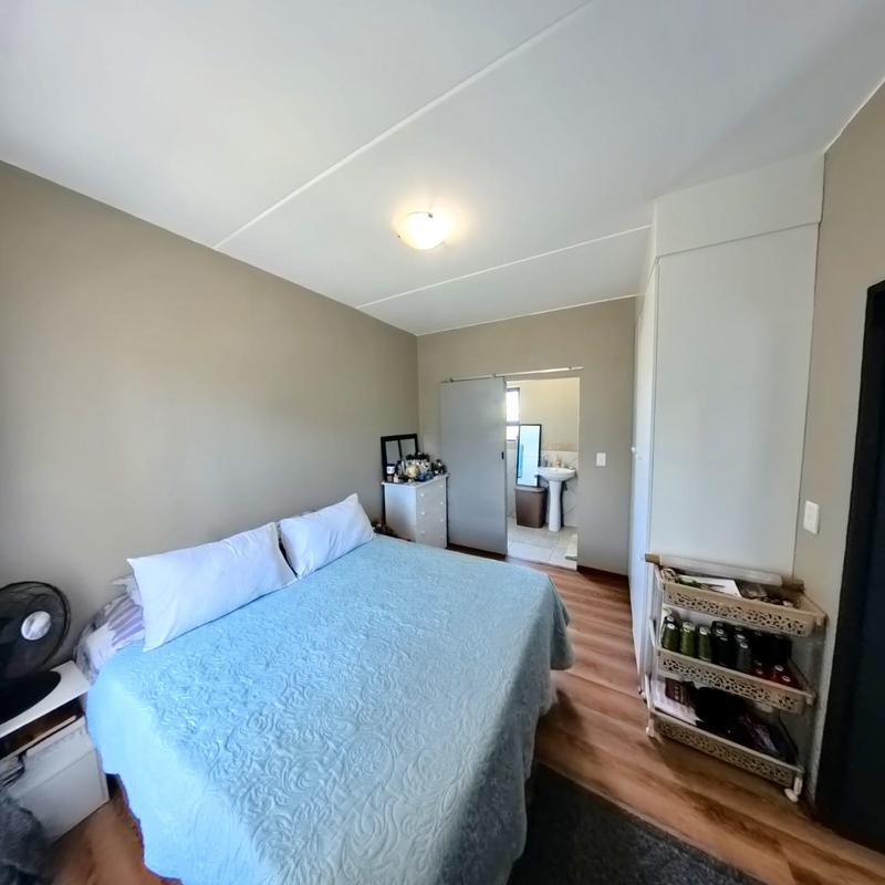 1 Bedroom Property for Sale in Glen Austin Gauteng