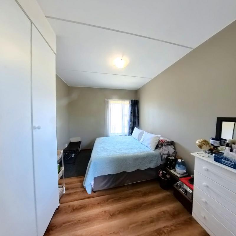 1 Bedroom Property for Sale in Glen Austin Gauteng