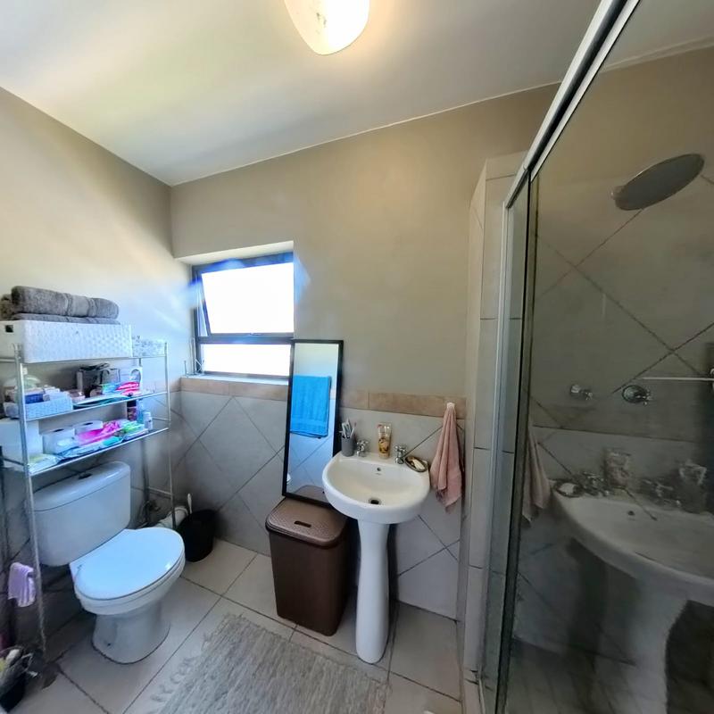 1 Bedroom Property for Sale in Glen Austin Gauteng