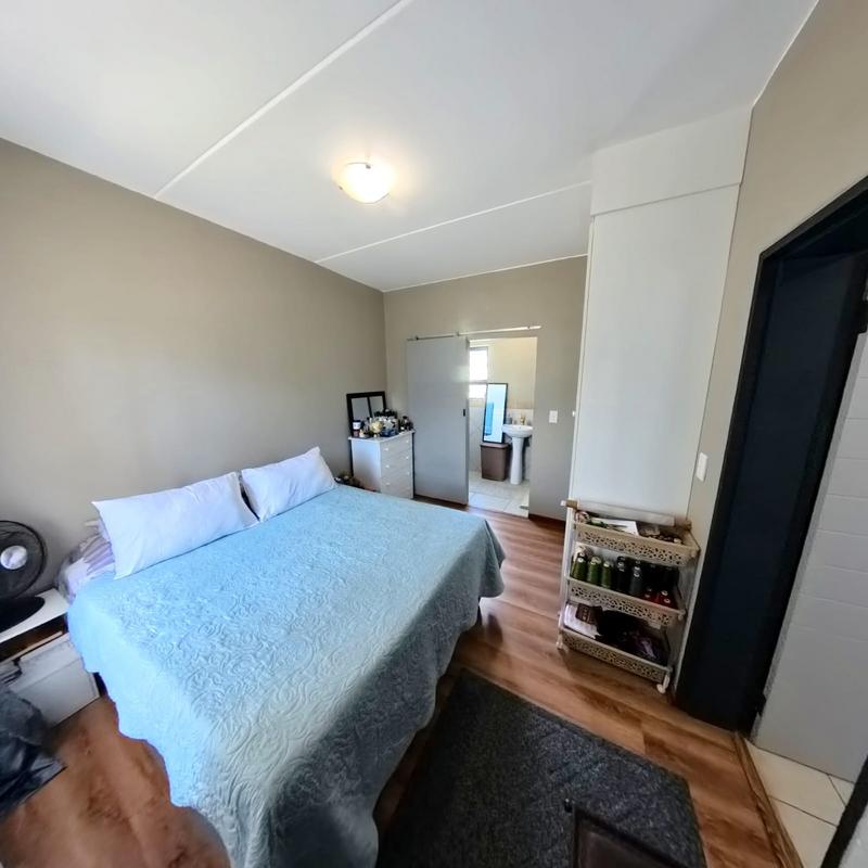 1 Bedroom Property for Sale in Glen Austin Gauteng