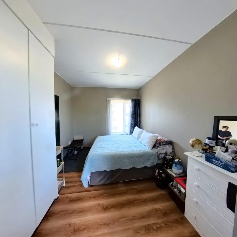 1 Bedroom Property for Sale in Glen Austin Gauteng