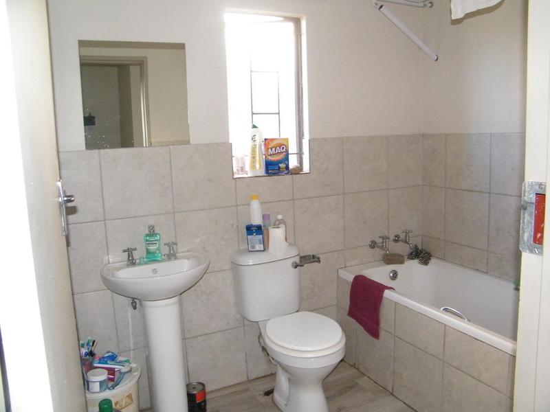 2 Bedroom Property for Sale in Heatherdale AH Gauteng