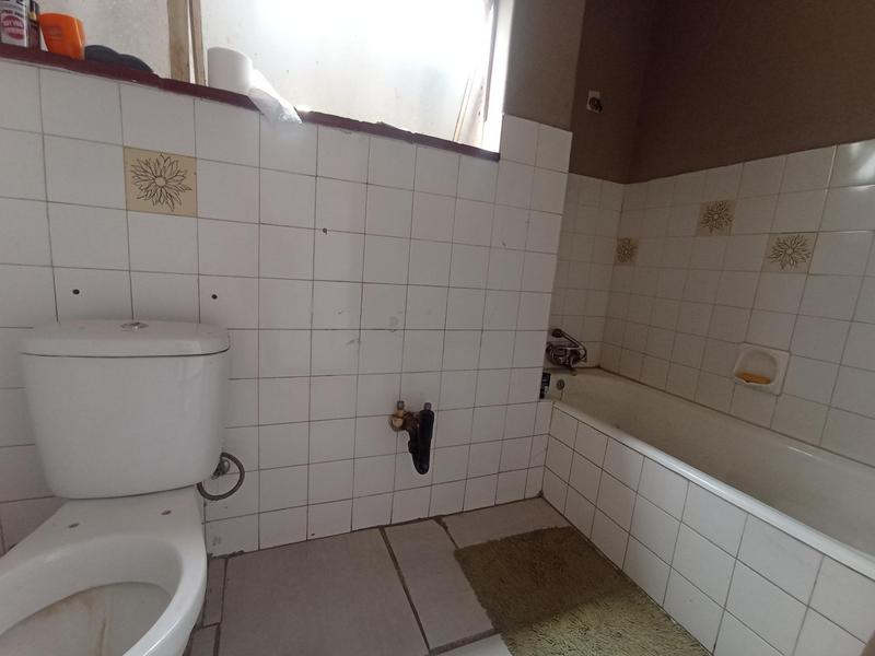 1 Bedroom Property for Sale in Florida Lake Gauteng