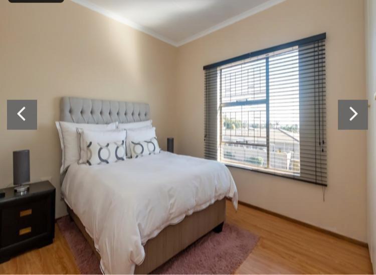 2 Bedroom Property for Sale in Little Falls Gauteng