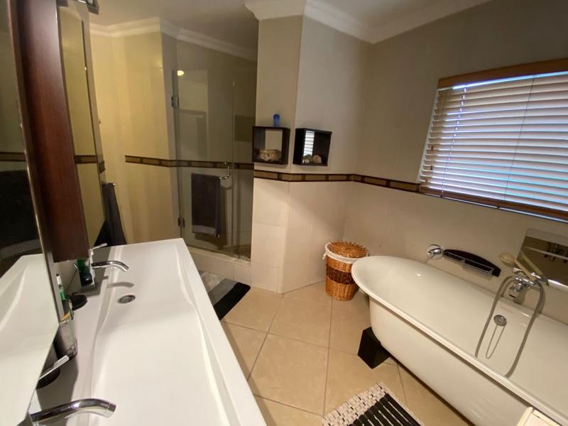 4 Bedroom Property for Sale in Waterkloof Ridge Gauteng