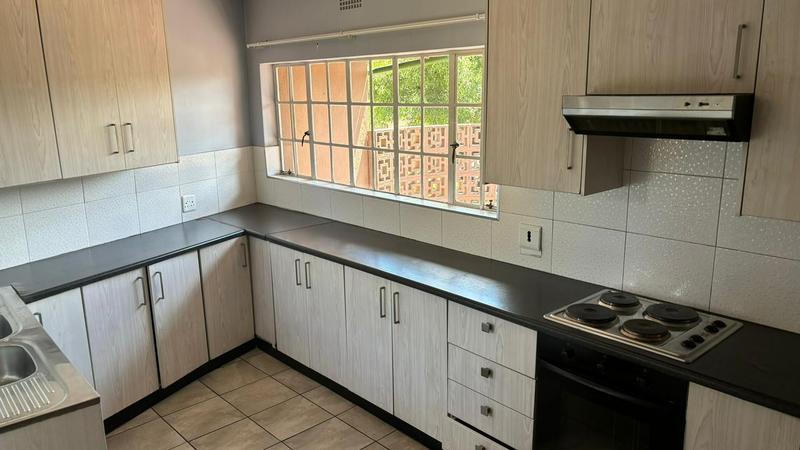 To Let 3 Bedroom Property for Rent in Mondeor Gauteng