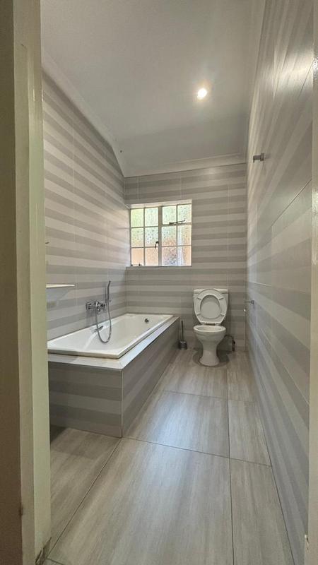 To Let 3 Bedroom Property for Rent in Mondeor Gauteng