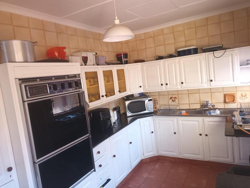 5 Bedroom Property for Sale in Mondeor Gauteng