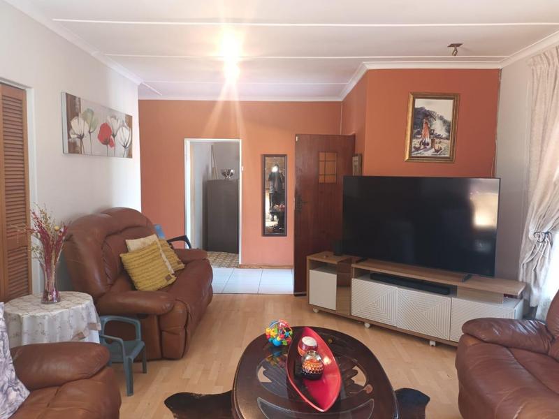 5 Bedroom Property for Sale in Mondeor Gauteng