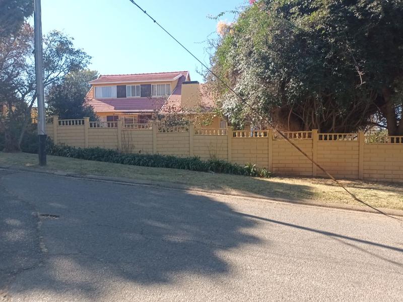 5 Bedroom Property for Sale in Mondeor Gauteng