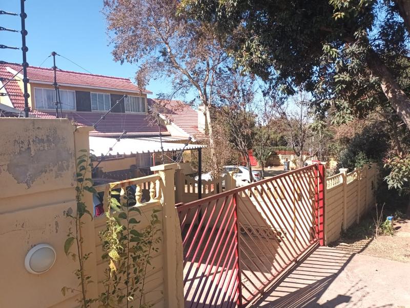 5 Bedroom Property for Sale in Mondeor Gauteng