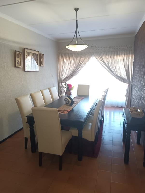 5 Bedroom Property for Sale in Mondeor Gauteng