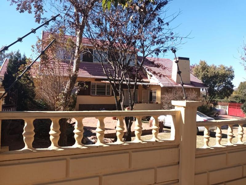 5 Bedroom Property for Sale in Mondeor Gauteng