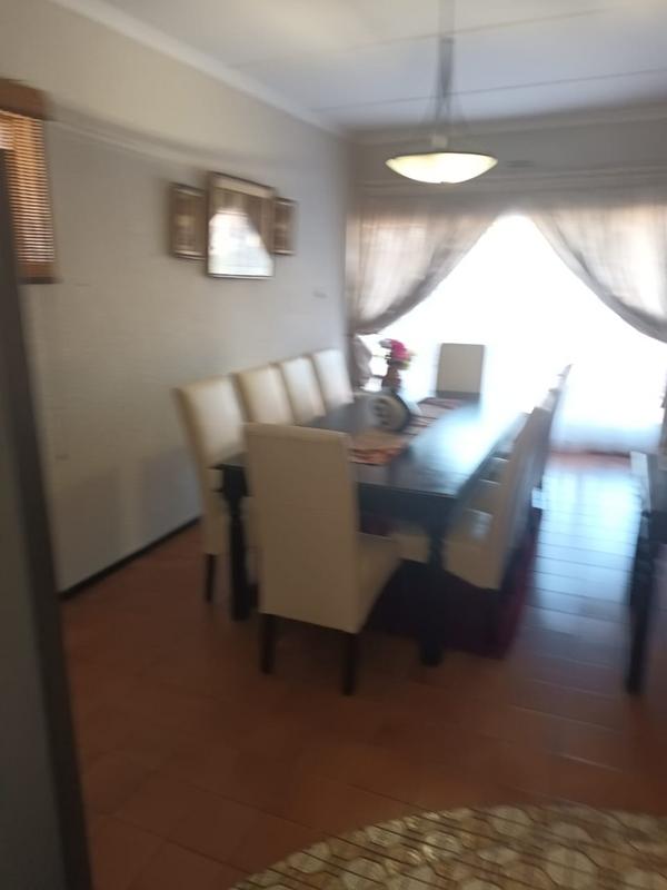 5 Bedroom Property for Sale in Mondeor Gauteng