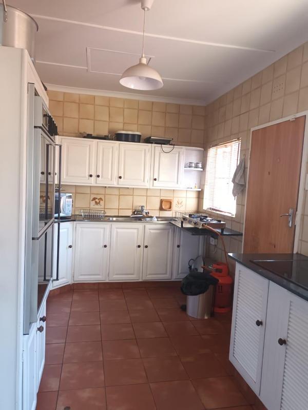 5 Bedroom Property for Sale in Mondeor Gauteng
