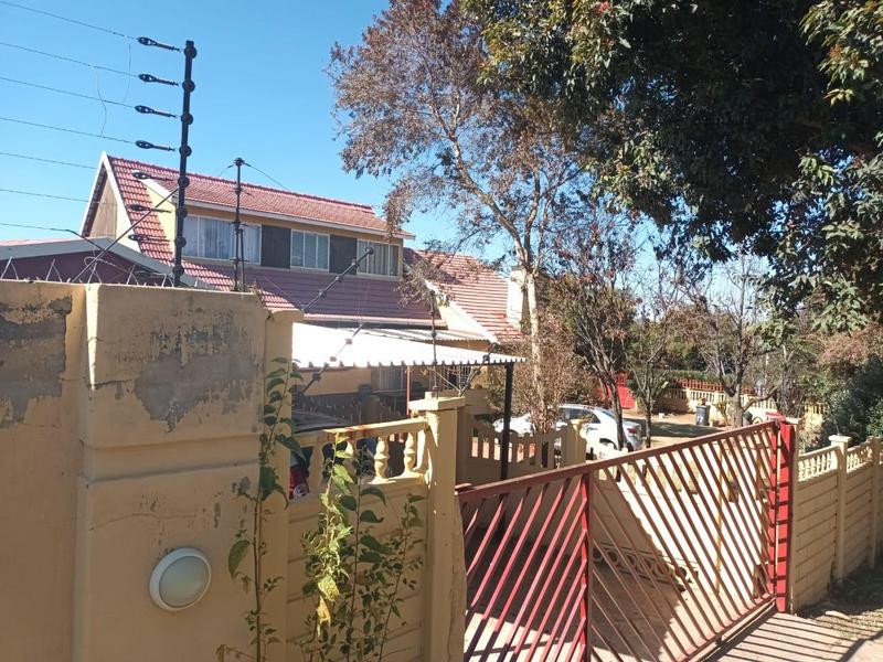 5 Bedroom Property for Sale in Mondeor Gauteng