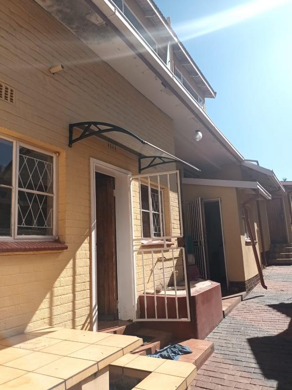 5 Bedroom Property for Sale in Mondeor Gauteng