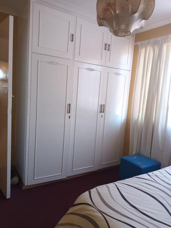 5 Bedroom Property for Sale in Mondeor Gauteng