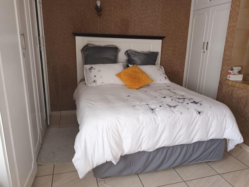 5 Bedroom Property for Sale in Mondeor Gauteng